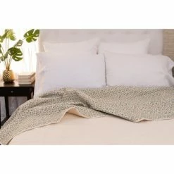 Hot Sale 👏 Cottage Home Ivory Floral Cotton Reversible King Quilt ⌛