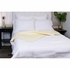 Best Pirce 🥰 Cottage Home White Yellow Cotton Reversible Twin Quilt 🎁
